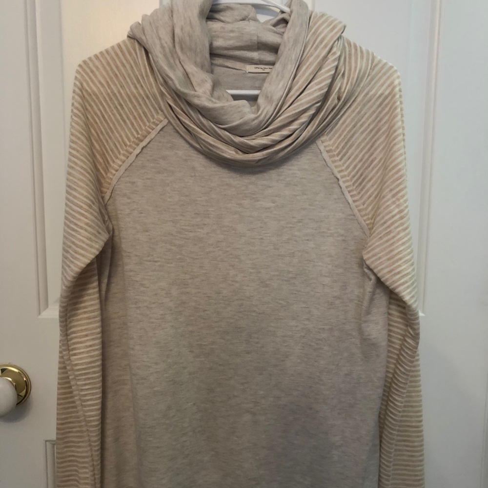 Tunic cowl neck longsleeve shirt